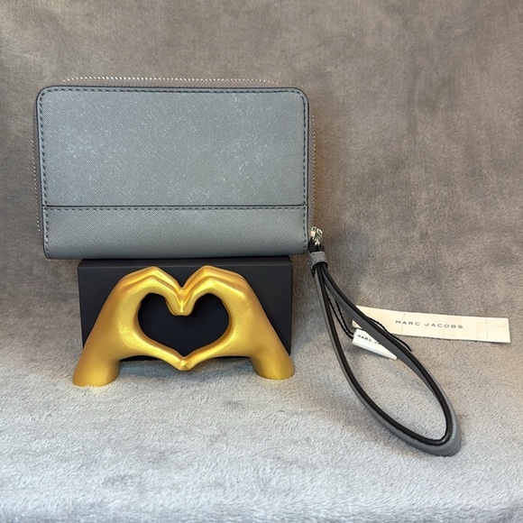 🩶MARC JACOBS🩶Grey Saffiano Leather Zip Around Phone Wristlet/NWT
